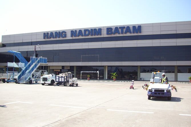 1 Day Batam City Tour with Ferry Ticket, Lunch and Massage - Welcome to Batam Monument: Group Photo, Then You’re Off