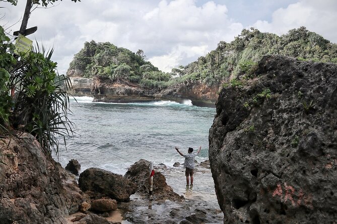 1 Day - Malang Beaches and Island Hopping // 06:30 - 17:30 - Sendiki Beach (09:30–10:30): Beach Time That Starts Fresh