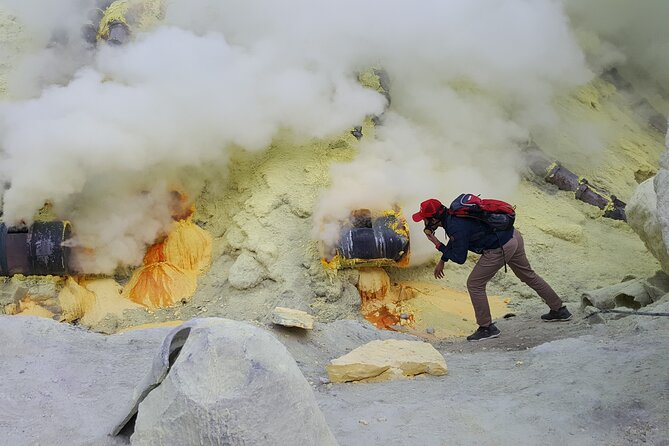 2 Days - Bromo Ijen Bali Ultimate Tour // D1 01.00 - D2 14.00 - Ijen at 1:00 am: trekking for the blue fire