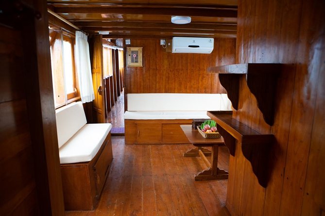 2Days Komodo Tour By Private Boat - Food, water, and snorkel equipment: what you’re paying for beyond the boat ride