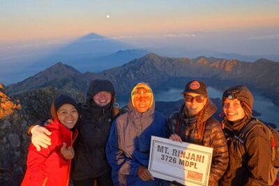 3 days 2 night trekking Rinjani to Summit and lake - Day 1: Sembalun gate, Pos 1 to Pos 3, and first crater-rim camp