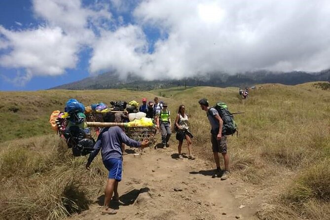3 days 2 night trekking Rinjani to Summit and lake - Day 3: 6am sunrise, then down to Senaru gate by early afternoon