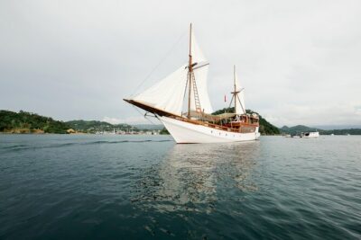 3 Days Deluxe Boat Private Cabin Sailing Trip in Komodo Island - Day 2: Padar’s three sand colors, Pink Beach pigment, and Komodo lizards
