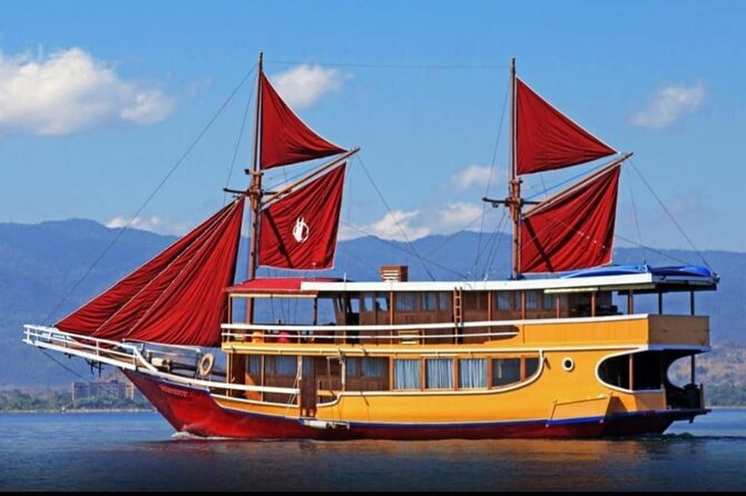 3 Days in Labuan Bajo with accommodation - Day 2 by Fast Boat: Padar Island and the Komodo Dragon Trek