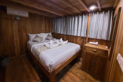 3 Days in Labuan Bajo with accommodation - Pink Beach: The Beach Break Between Big Stops