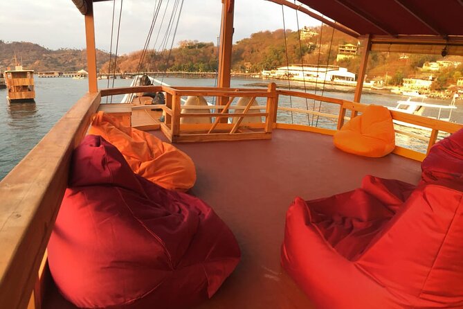 3 Days in Labuan Bajo with accommodation - Boat Life: Phinisi Comfort, Cabins, and the Food Plan