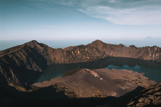 3 Days Tour in Mount Rinjani Summit with Lake Hiking - Guides, Porters, and Camp Comfort You’ll Actually Use