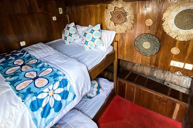 3D/2N Komodo Tour by Private Boat for 10 pax - Day 3: Siaba turtles, Kanawa white sand, and Angel Island’s last snorkel