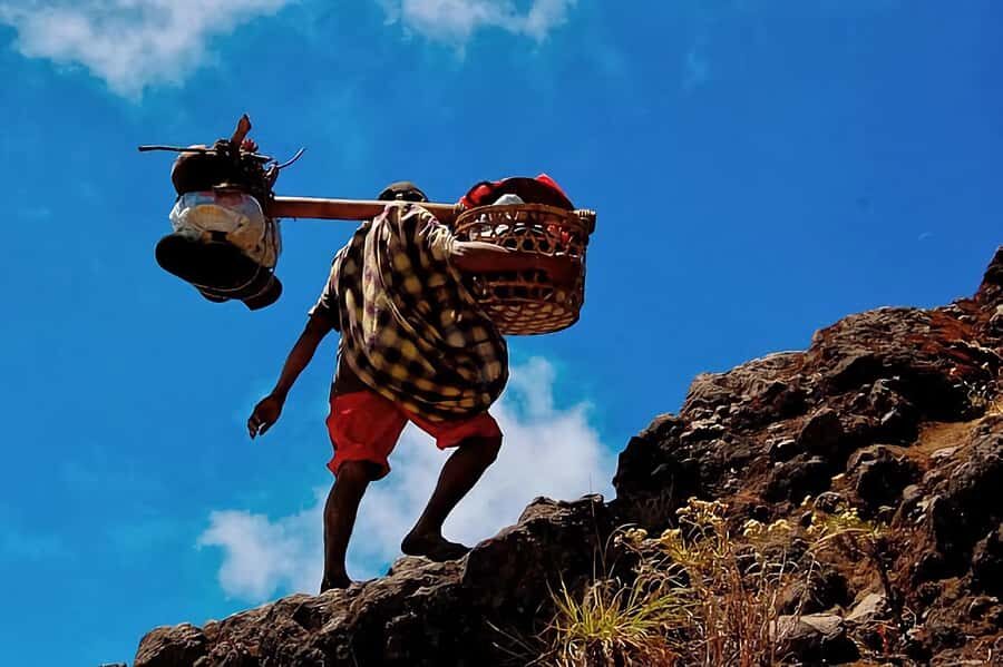 3d/2n trekking mount rinjani summit lake & hot springs - Picking a starting gate: Senaru vs Sembalun