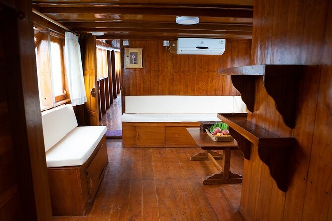 3Days Komodo Tour By Private Boat for 4 pax - Cabins, comfort, and the reality of traditional boats