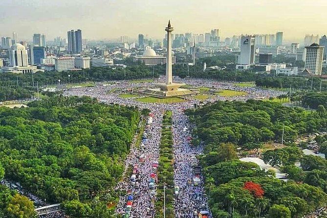 4 Hours Jakarta Private City Tour - (Most Tourist Attractions) - Old Town Jakarta: colonial atmosphere, guided route, and quick camera moments