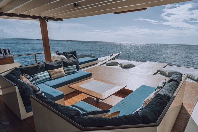 4-in-1 • Gili Islands Snorkel & Sunset Half-day Catamaran Cruise - Why the 60-foot catamaran and 18-person group matter