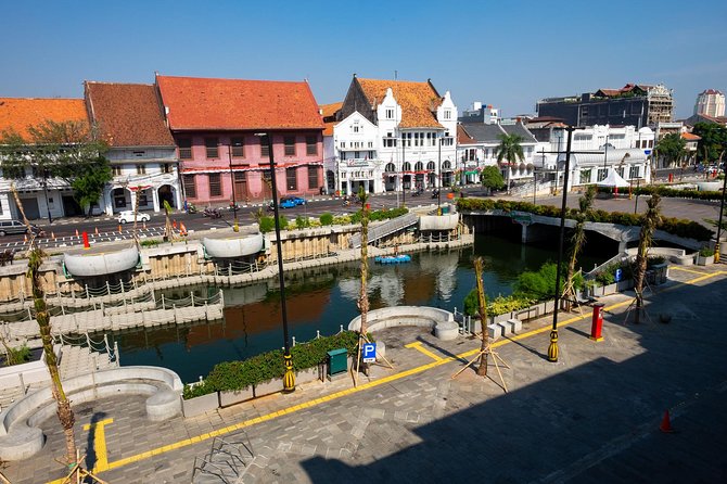 6 Hours Jakarta Private City Tour - (Must Visit Places) - Stop 2: Jakarta History Museum (Fatahillah Museum) in a 1710 city hall building
