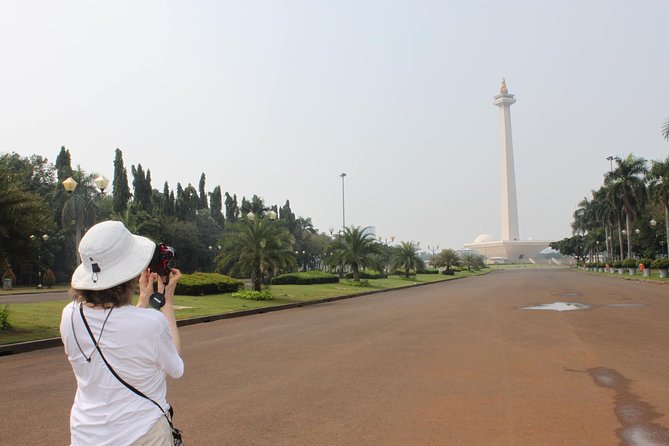 6 Hours Jakarta Private City Tour - (Must Visit Places) - Stop 5 and 6: Merdeka Square and Monas—fast photo checks with real meaning