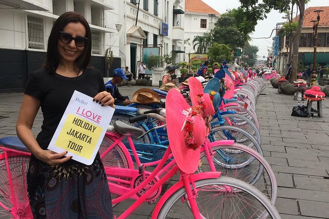 6 Hours Jakarta Private City Tour - (Must Visit Places) - Getting fed: lunch at a real restaurant plus snacks and water