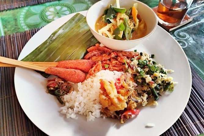 Afternoon Cooking Class & Making Bali Offering with Dinner - Meet Wayan Aris and Settle In With a Welcome Drink