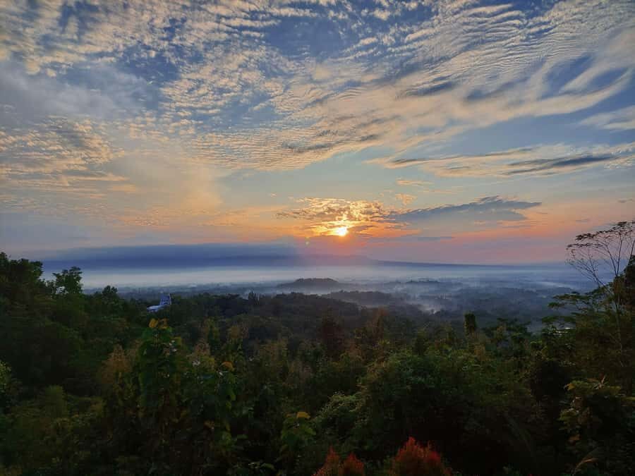 All-inclusive Borobudur Sunrise & Prambanan Temple Tour - Sunrise at Setumbu Hill: short trek, big early payoff