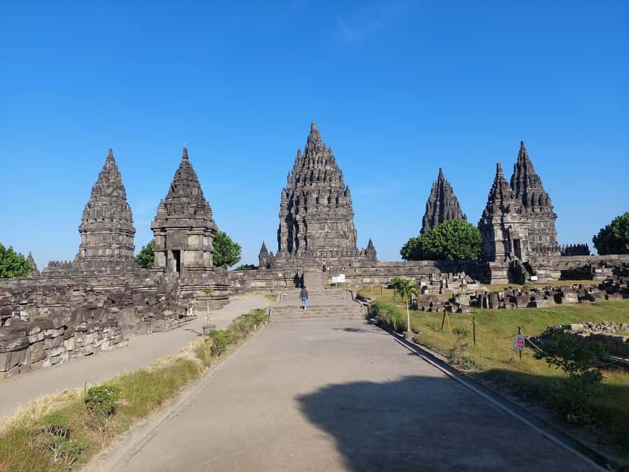 All-inclusive Borobudur Sunrise & Prambanan Temple Tour - Rules and comfort: what to bring, what to wear, and what to avoid
