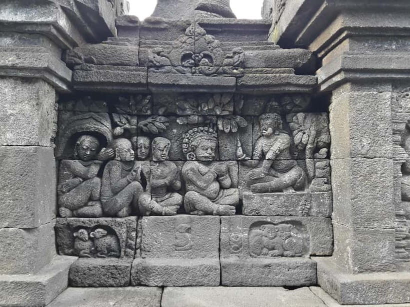 All-inclusive Borobudur Temple Guided Tour - Photo stop and free time: how to use your 30 minutes well