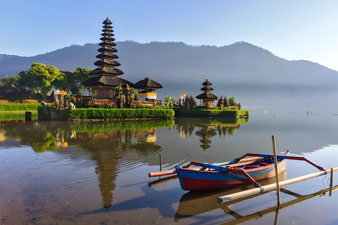Amazing Bali Dolphin Watching Trip Experience - On the jukung boat: what you’re paying for