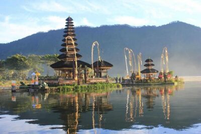 Amazing Private Tours: Dolphins Lovina and Gitgit Waterfall include Lunch - Ulun Danu Beratan Temple: Garden Views as a Calm Counterpoint