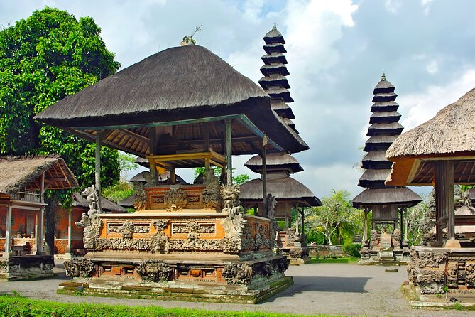 Amazing Tanah Lot and Uluwatu Temple Tour - Kecak and Fire Dance: the show that ties the day together