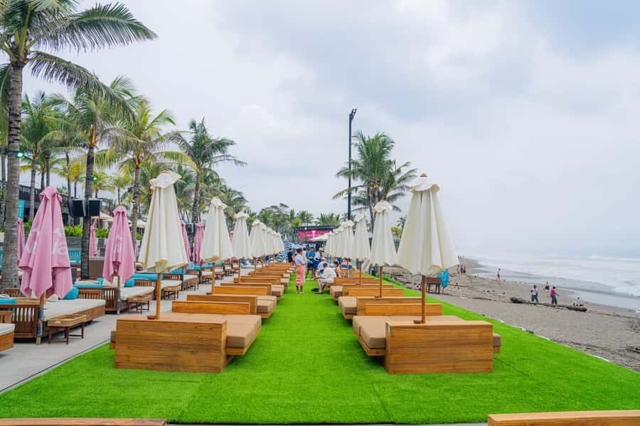 Atlas Beach Club Bali: DayBed Booking with F&B Credit - Food and drinks: how the credits should shape your orders
