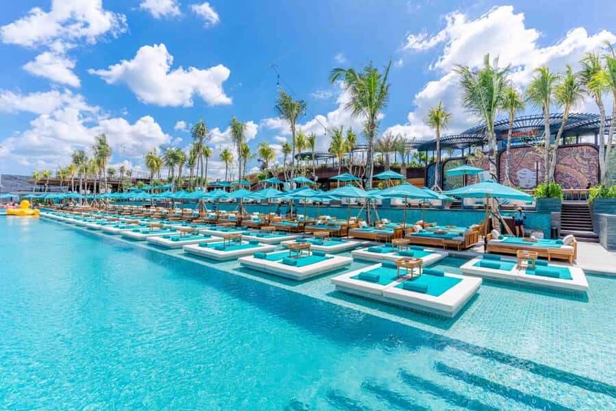 Atlas Beach Club Bali: DayBed Booking with F&B Credit - Who should book Atlas Beach Club Bali