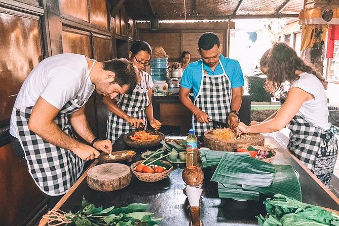 Authentic Balinese Cooking Classes - Transfers and Small-Group Comfort: Keeping the Day Easy