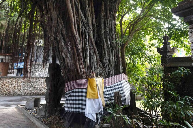 Backlanes and Hidden Sites: A Self-Guided Audio Tour in Seminyak - Pura Petitenget Masceti Temple: a sea temple stop you’ll approach with more respect