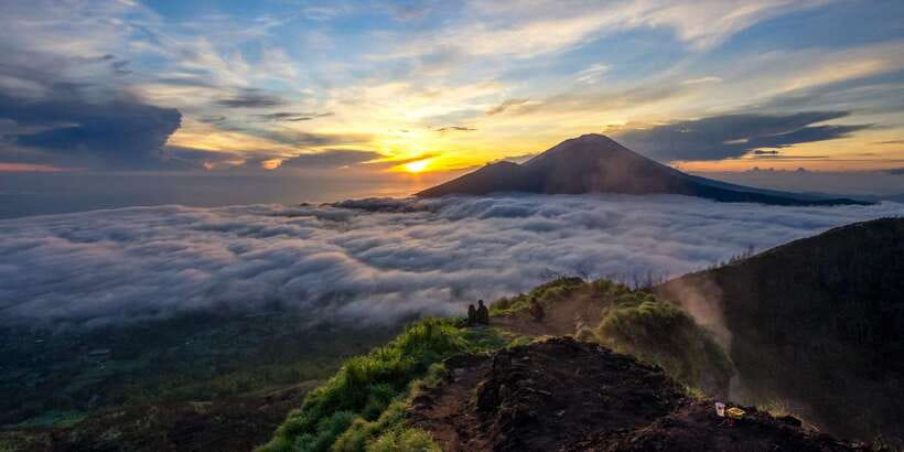Bali: 2-Day Sunset and Sunrise Camping at Mt. Batur - Day 1 on Mount Batur: Toya Bungkah Hike, Summit Tea, Campfire Night