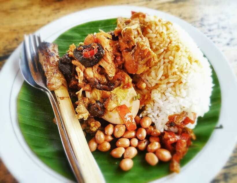 Bali: Authentic Culinary Street Food Experience Tour - Babi Guling and Roast-Meat Stops: How to Order in Your Head