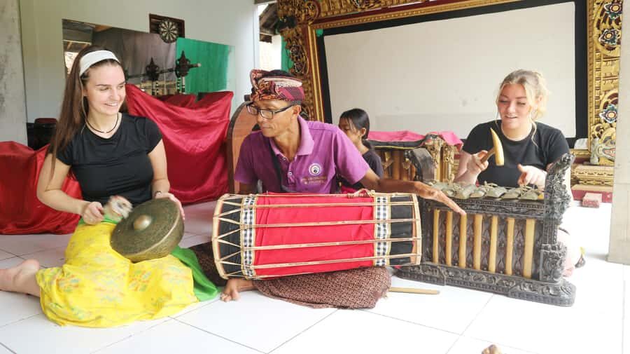 Bali : Balinese Dance Class for All Levels led by instructor - Value on Bali: why this beats a quick dance show