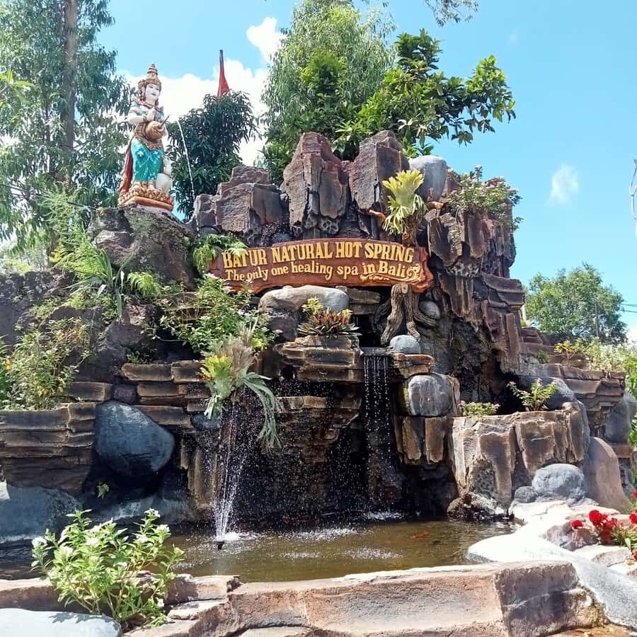 Bali: Batur Natural Hot Spring Entrance Ticket - Views over the lake and Batur mountains: when to arrive for fewer crowds