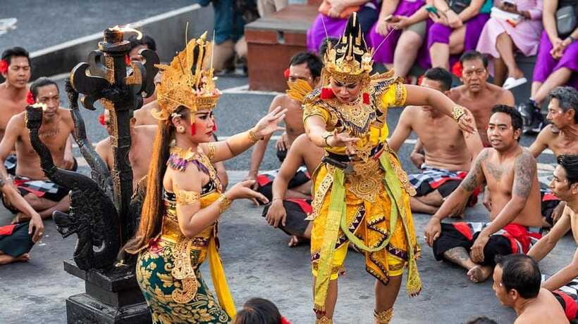 Bali: Beaches, Uluwatu Temple Sunset & Fire Kecak Dance Show - Timing and Transfers: What an 8-Hour Day Feels Like