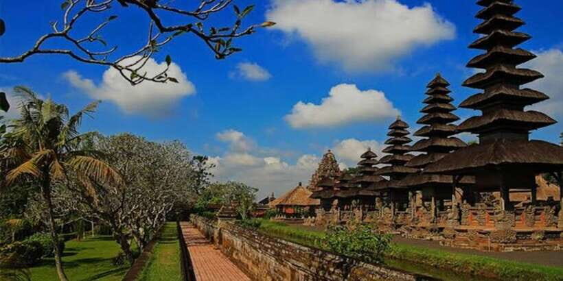 Bali: Bedugul, Jatiluwih, Taman ayun, Tanah lot private tour - Ulun Danu Temple at Lake Beratan: crisp highland air at around 1,500 meters