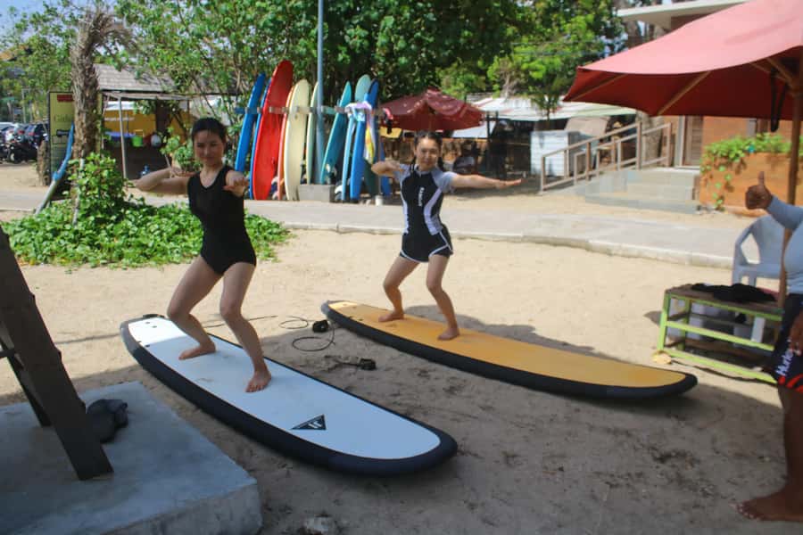 Bali: Beginner and Intermediate Surf lesson Nusa Dua - Equipment, lockers, showers, and the “small comfort” checklist