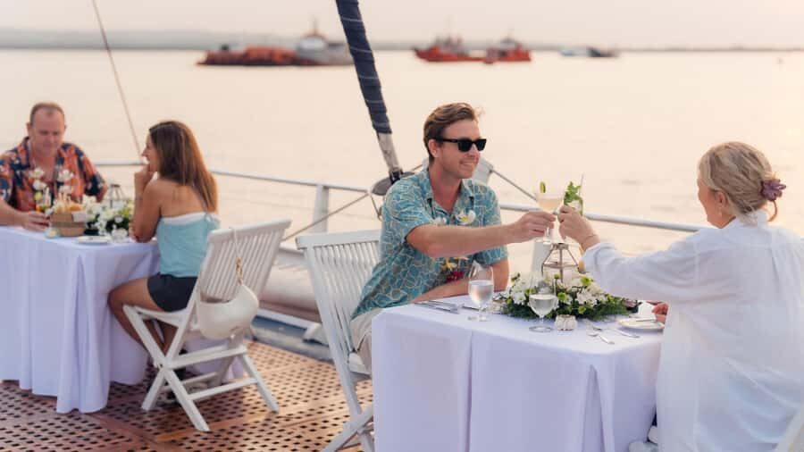 Bali/Benoa: 5-Course Romantic Evening Cruise With Live Music - What the 3 hours feel like on the water