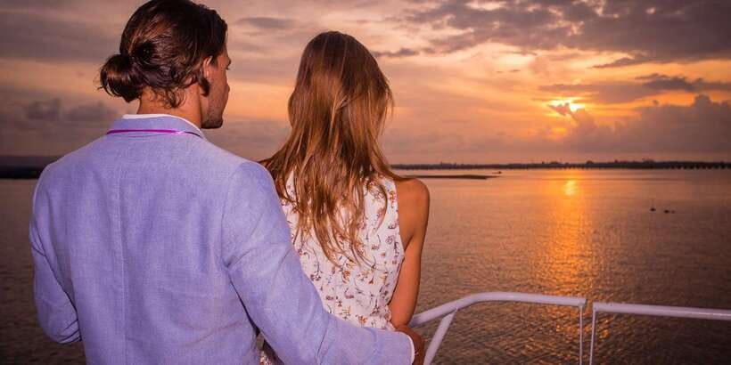 Bali/Benoa: Sunset Dinner Cruise with Show and Live Music - Buffet dinner on the main deck: international food, hot and cold