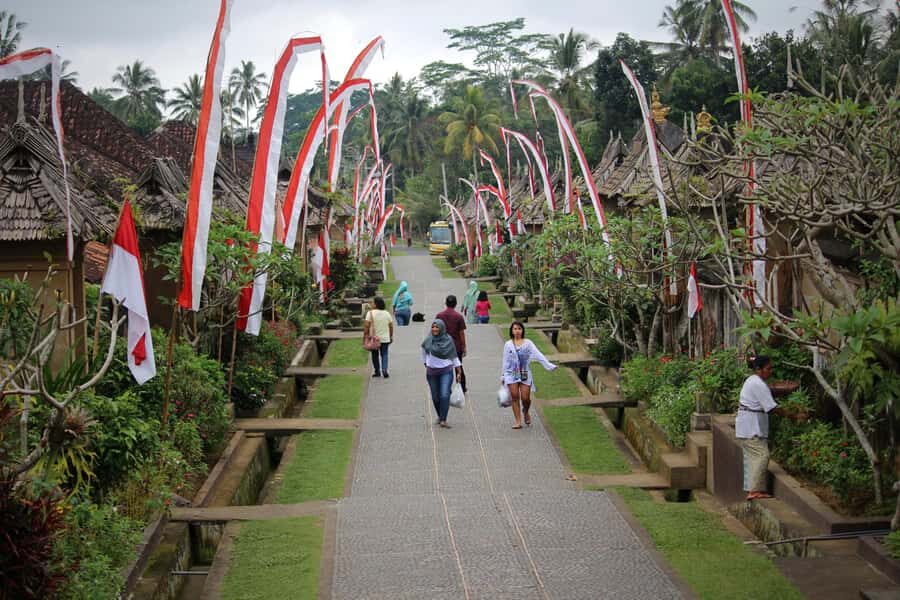 Bali: Besakih Great Temple & Penglipuran Village Day Tour - Besakih Mother Temple: Bali’s Holiest Complex on Mount Agung Slopes
