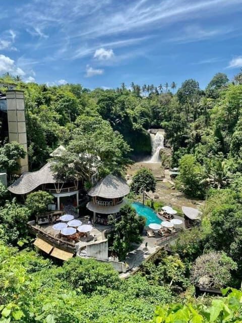 Bali: Best of Ubud Waterfalls Tour - Photography help that makes the day feel easier