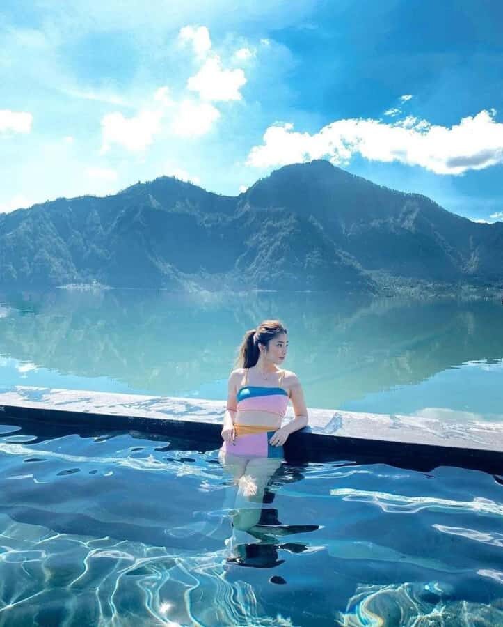 Bali: Caldera Sunrise Trek and Natural Hot Spring - The Boat on Lake Batur: 20 Minutes That Set the Mood