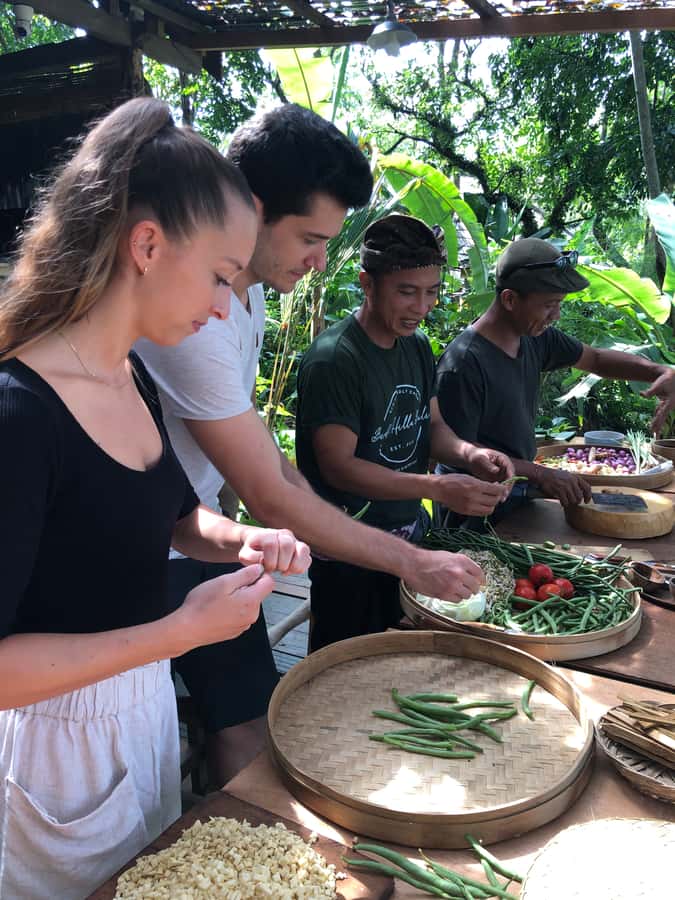 Bali: Cooking Class with 5 Balinese Dishes - The chefs and hospitality: Ketut’s style matters
