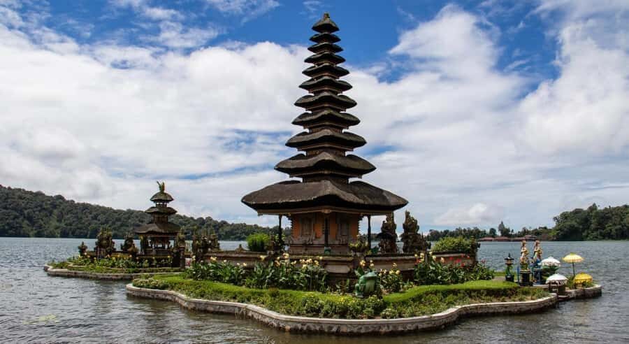 Bali: Customised North Bali Tour With Hotel Transfer - Bali Handara Gate: icon photo stop with time to breathe
