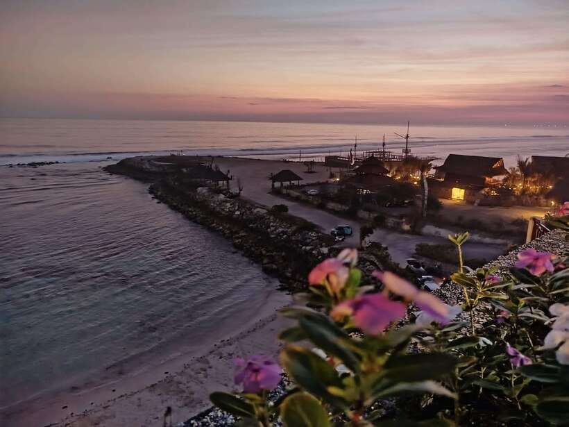 Bali: Customizable Beach Day Tour with Hotel Pickup - GWK Cultural Park and Nusa Dua: adding variety without changing the mood