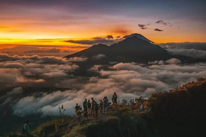 Bali day trip : Batur Sunrise Hike and Hot Spring All inclusive - The descent is part of the experience (and part of your reward)