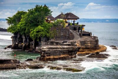 Bali Day Trip to Ubud Highlight Tour and Tanah Lot Temple - Stop 1: Tegalalang Rice Terrace for Ubud Photos With a Full Hour