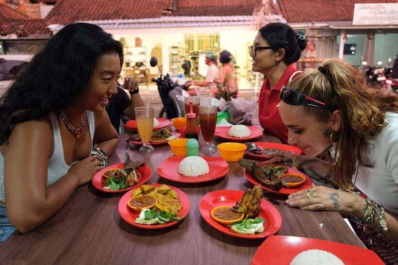 Bali: Delicious Indonesian Food Tour - Finish at an antique coffee shop: Indonesian Arabica, hot or cold