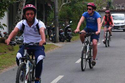 Bali Downhill Cultural Cycling Tour - Getting picked up at 8:30 and riding out in air-conditioned comfort