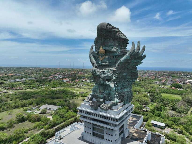 Bali: Full Day All Inclusive Uluwatu Temple South Bali Tour - Garuda Wisnu Kencana: that statue alone earns its spot